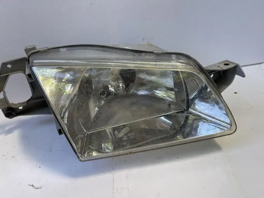 MAZDA 323F PRAWA LAMPA PRZÓD Promocja