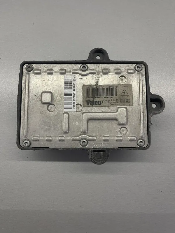 Ekspresowa dostawa PRZETWORNICA PASSAT B6 VALEO 89035114