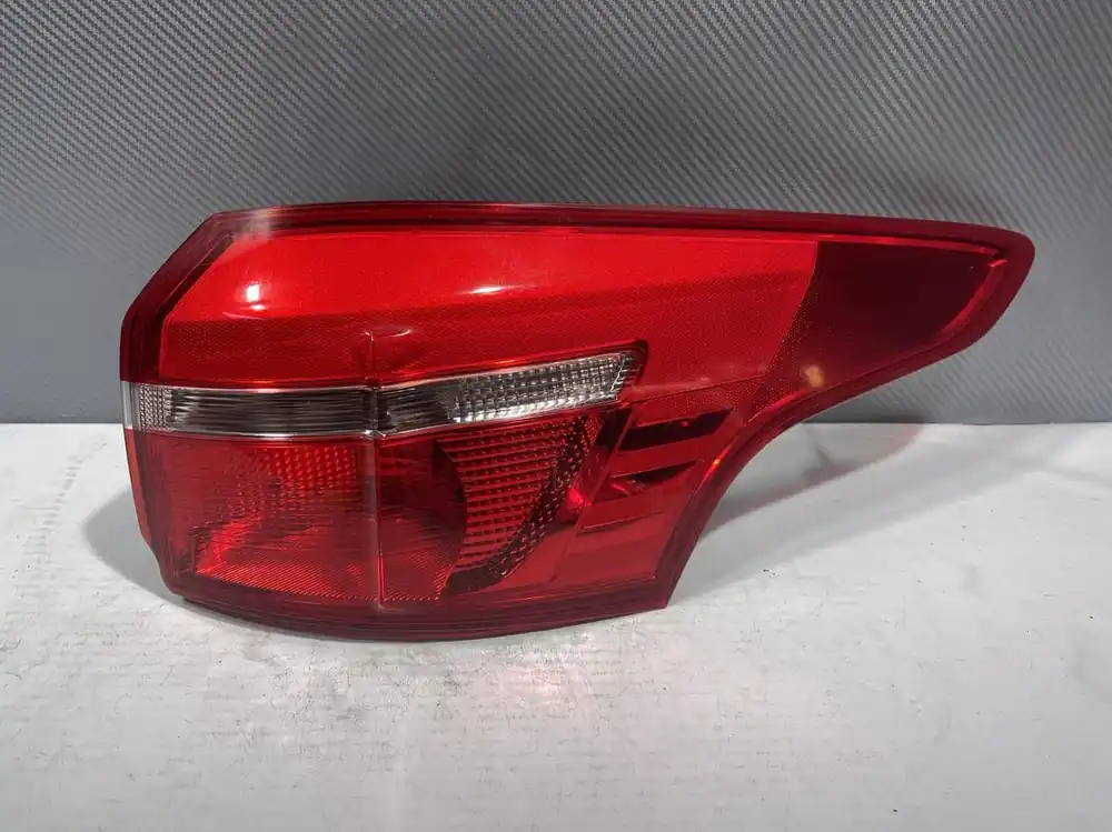 FORD FOKUS 3 LIFT PRAWA LAMPA TYŁ Oferta limitowana